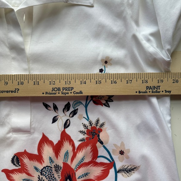 Chicos White Floral Print No Iron Chic Stretch Button Back Tunic Top Size 8 M - Picture 4 of 13